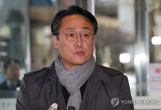 강도형 해양수산부 장관 후보자가 7일 오전 서울 마포구 인사청문회 준비 사무실로 출근하고 있다.<연합뉴스>